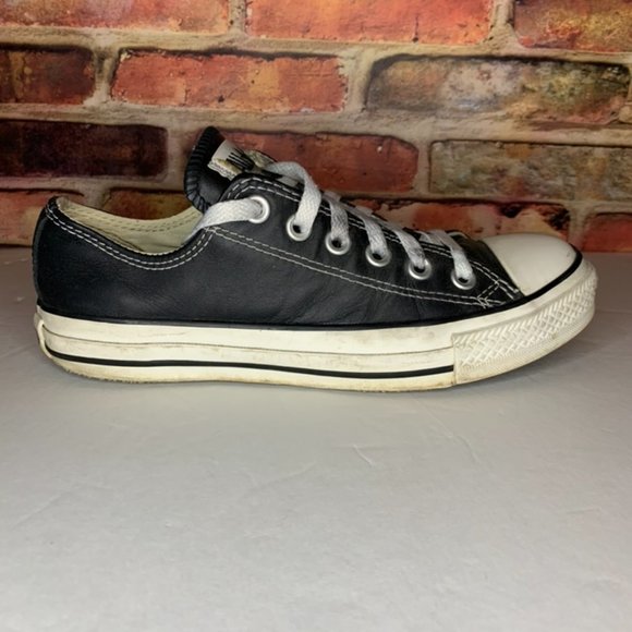 Chuck Taylor Black Leather lows - Men Size 5 / Women Size 7 - Picture 5 of 5